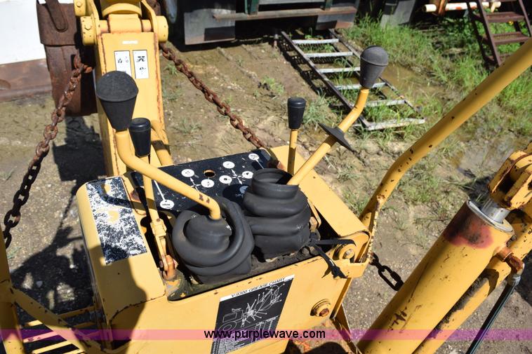 image for item K6057 1999 Vermeer V8550A trencher