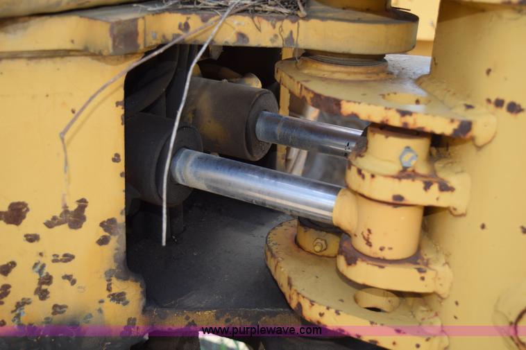 image for item K6057 1999 Vermeer V8550A trencher