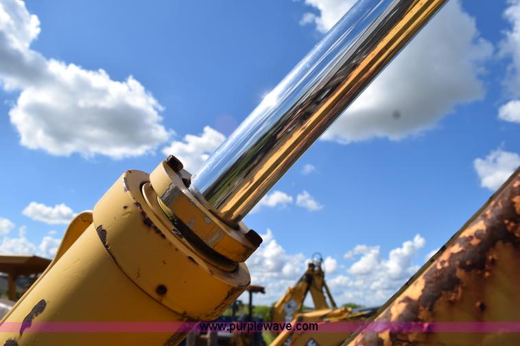 image for item K6057 1999 Vermeer V8550A trencher