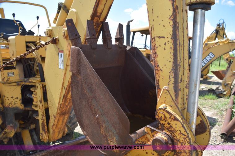 image for item K6057 1999 Vermeer V8550A trencher