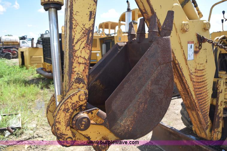 image for item K6057 1999 Vermeer V8550A trencher