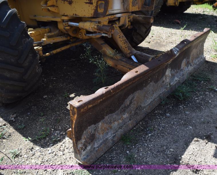 image for item K6065 1993 Vermeer V8050 rock saw