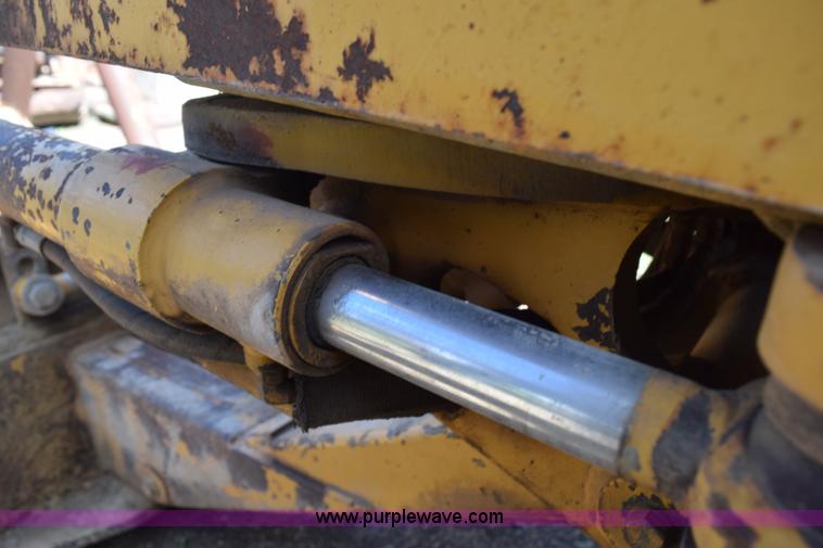 image for item K6065 1993 Vermeer V8050 rock saw