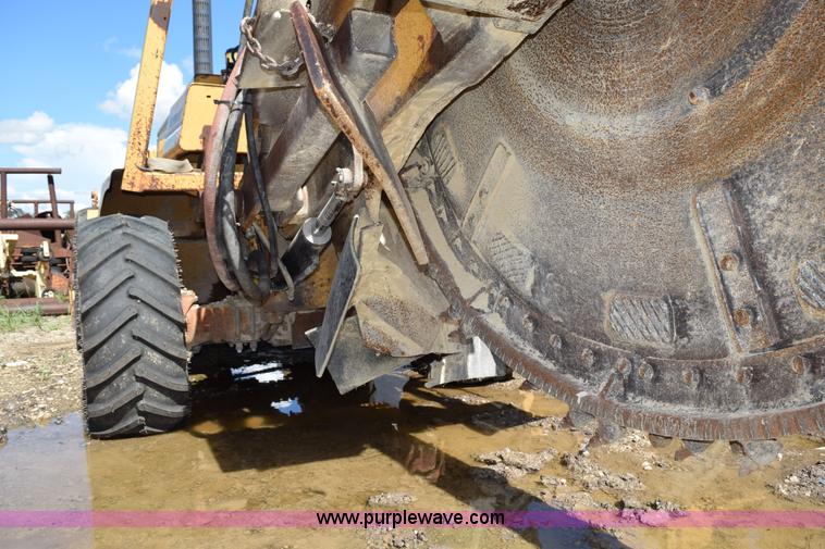 image for item K6065 1993 Vermeer V8050 rock saw