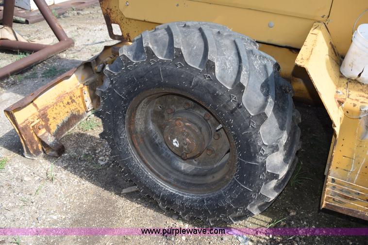 image for item K6065 1993 Vermeer V8050 rock saw