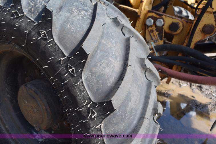 image for item K6065 1993 Vermeer V8050 rock saw