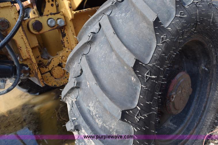 image for item K6065 1993 Vermeer V8050 rock saw