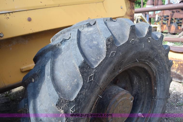 image for item K6065 1993 Vermeer V8050 rock saw