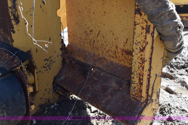 image for item K6065 1993 Vermeer V8050 rock saw