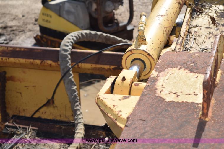 image for item K6065 1993 Vermeer V8050 rock saw