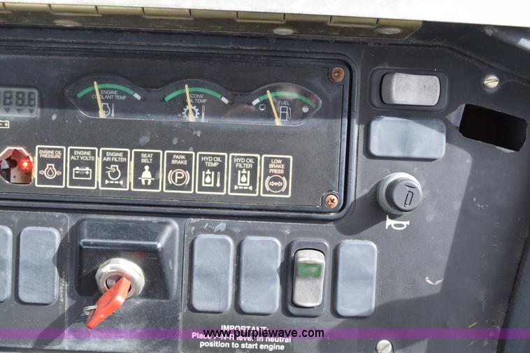 image for item K6068 2002 John Deere 310SG backhoe