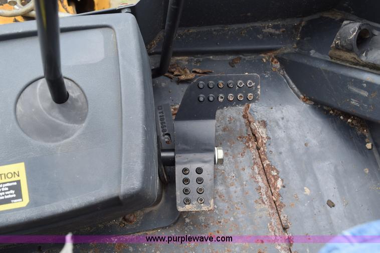 image for item K6068 2002 John Deere 310SG backhoe