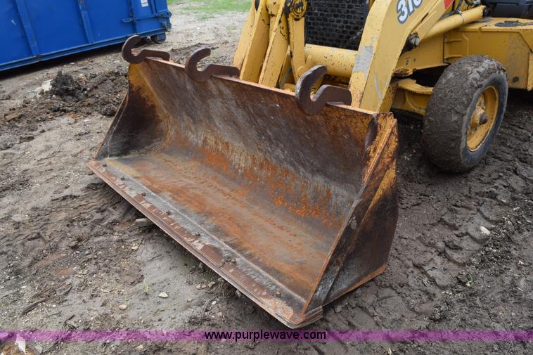 image for item K6068 2002 John Deere 310SG backhoe