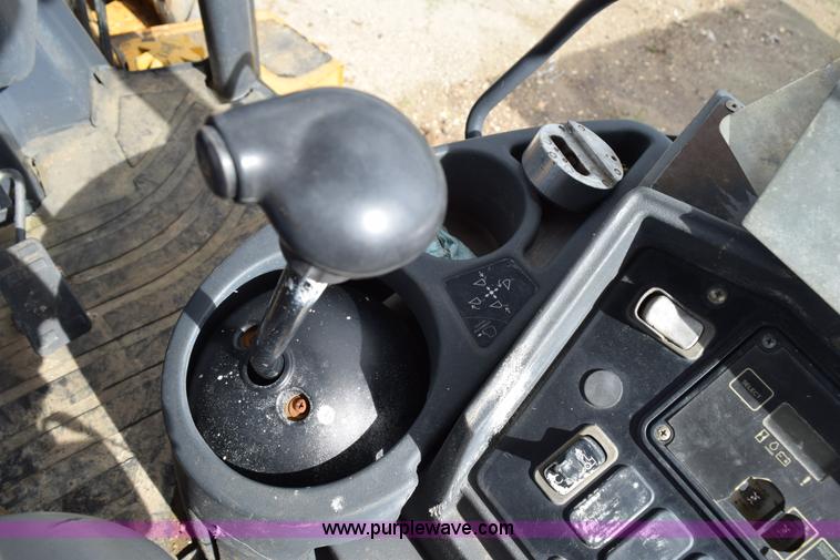 image for item K6069 2005 John Deere 310SG backhoe