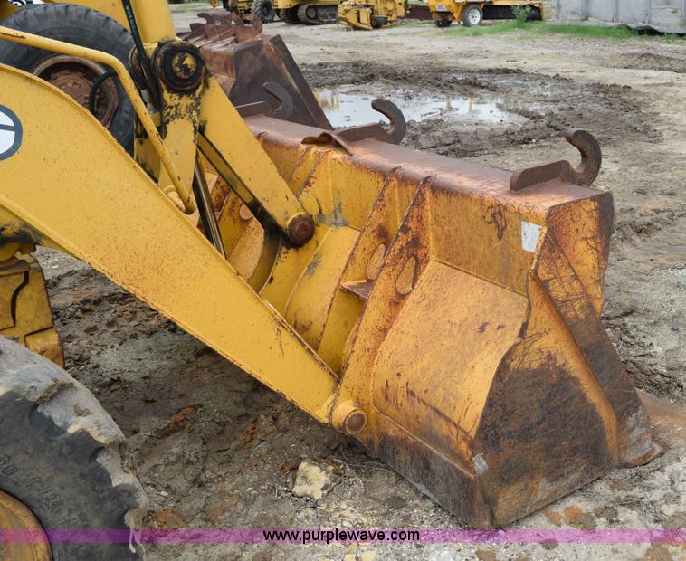 image for item K6069 2005 John Deere 310SG backhoe