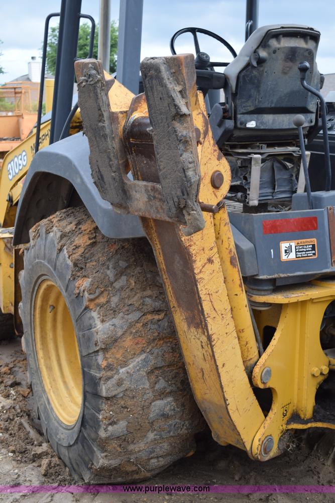 image for item K6069 2005 John Deere 310SG backhoe