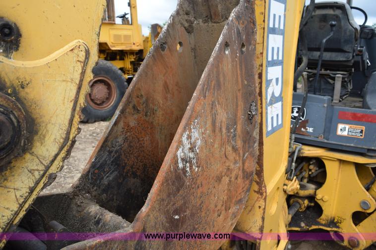 image for item K6069 2005 John Deere 310SG backhoe