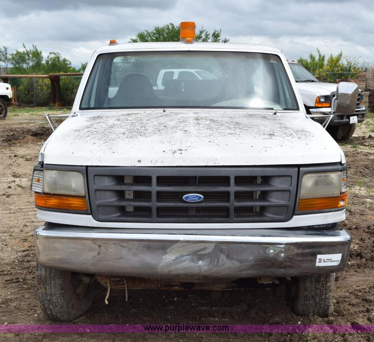 image for item K6072 1997 Ford F450 Super Duty truck cab and chassis