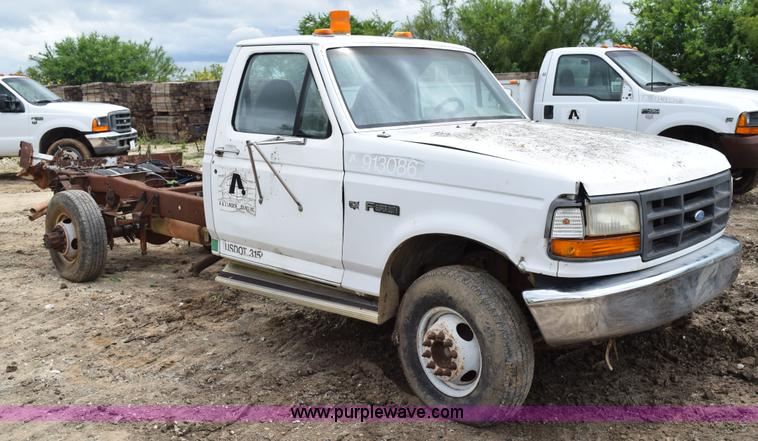image for item K6072 1997 Ford F450 Super Duty truck cab and chassis