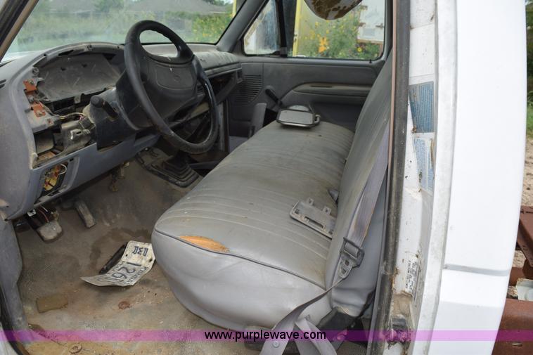 image for item K6072 1997 Ford F450 Super Duty truck cab and chassis