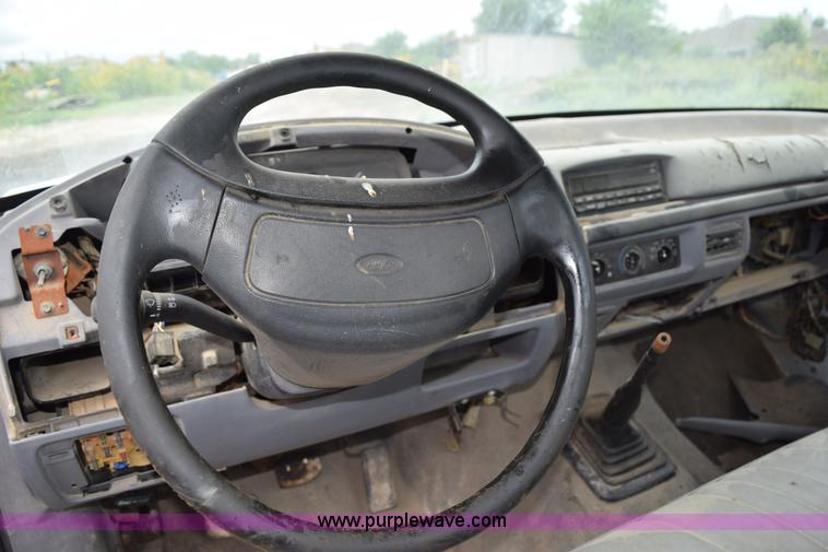 image for item K6072 1997 Ford F450 Super Duty truck cab and chassis