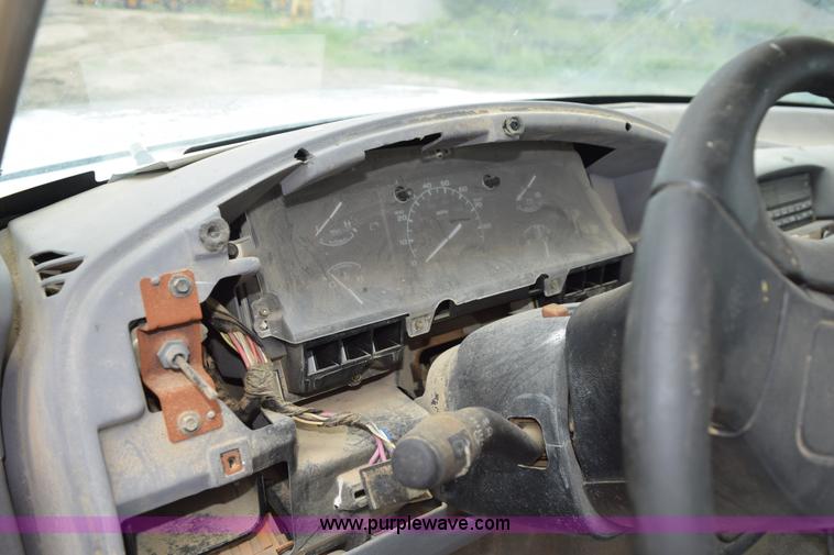 image for item K6072 1997 Ford F450 Super Duty truck cab and chassis