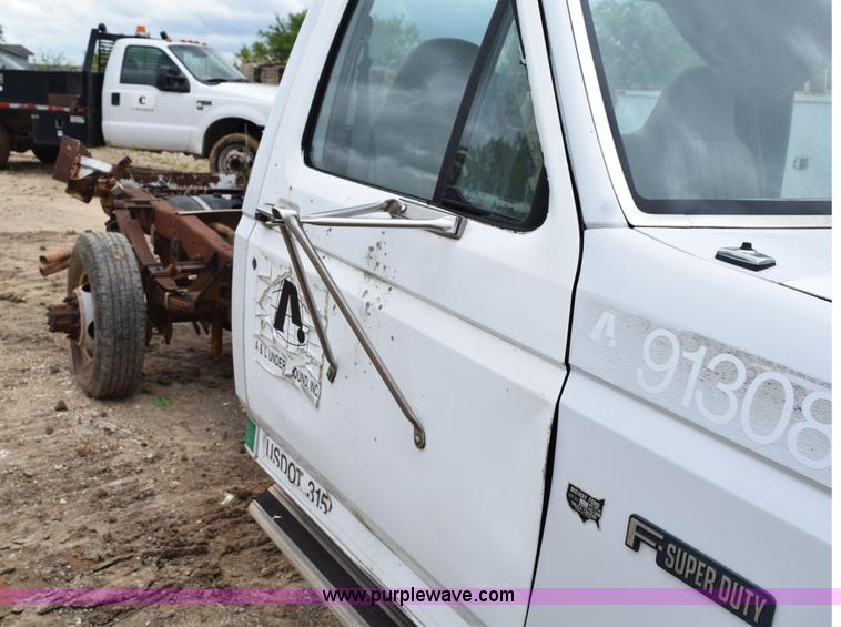 image for item K6072 1997 Ford F450 Super Duty truck cab and chassis