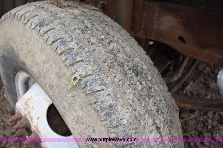 image for item K6072 1997 Ford F450 Super Duty truck cab and chassis