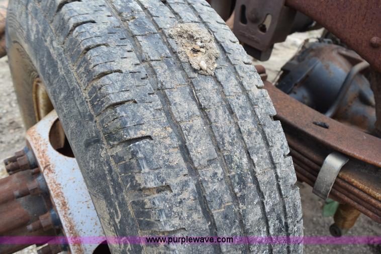 image for item K6072 1997 Ford F450 Super Duty truck cab and chassis