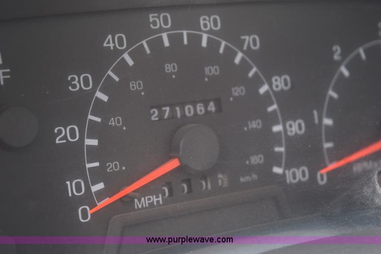 image for item K6073 1999 Ford F450 flatbed truck