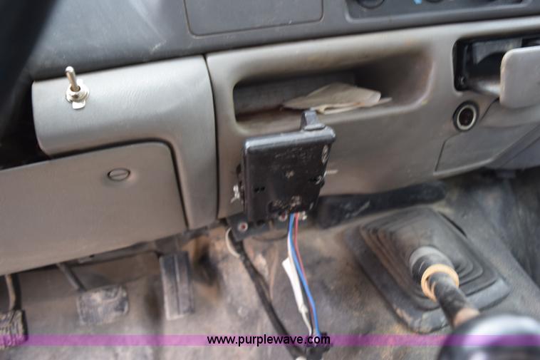 image for item K6073 1999 Ford F450 flatbed truck