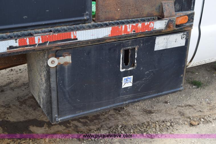 image for item K6073 1999 Ford F450 flatbed truck