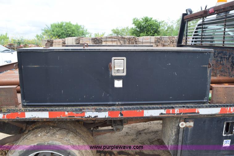 image for item K6073 1999 Ford F450 flatbed truck