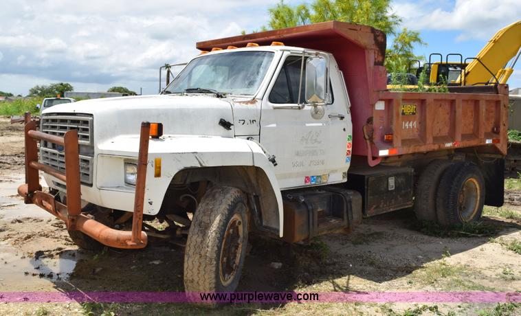 image for item K6075 1991 Ford F700 dump truck