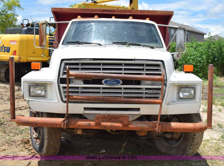 image for item K6075 1991 Ford F700 dump truck