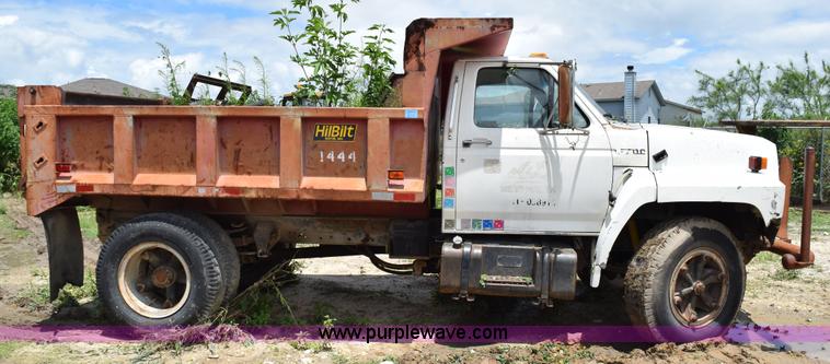 image for item K6075 1991 Ford F700 dump truck