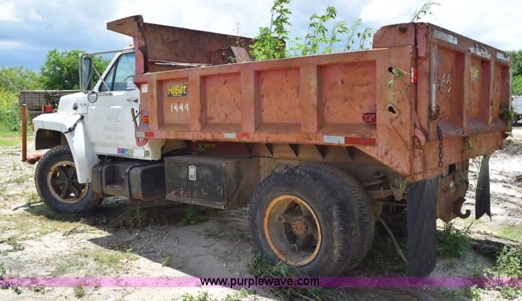 image for item K6075 1991 Ford F700 dump truck