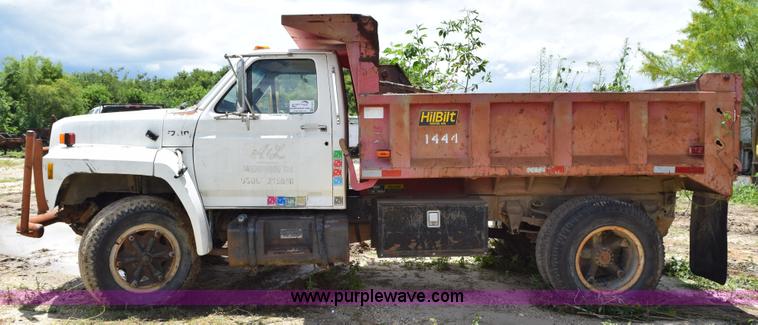 image for item K6075 1991 Ford F700 dump truck