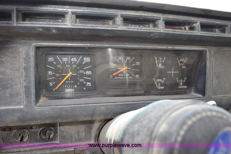 image for item K6075 1991 Ford F700 dump truck