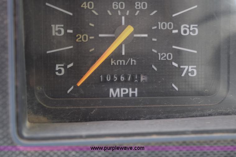 image for item K6075 1991 Ford F700 dump truck