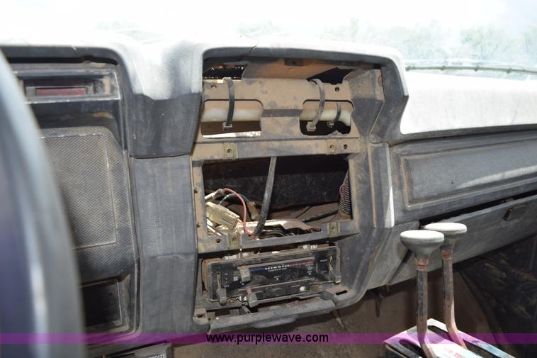 image for item K6075 1991 Ford F700 dump truck