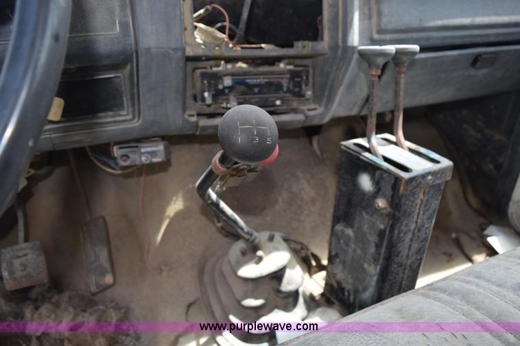 image for item K6075 1991 Ford F700 dump truck