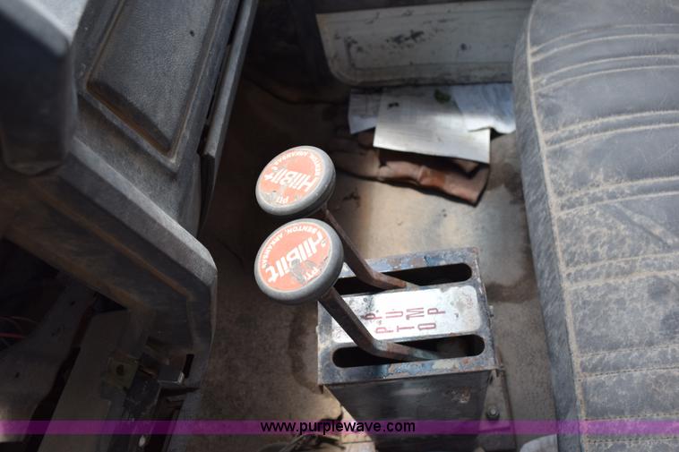 image for item K6075 1991 Ford F700 dump truck