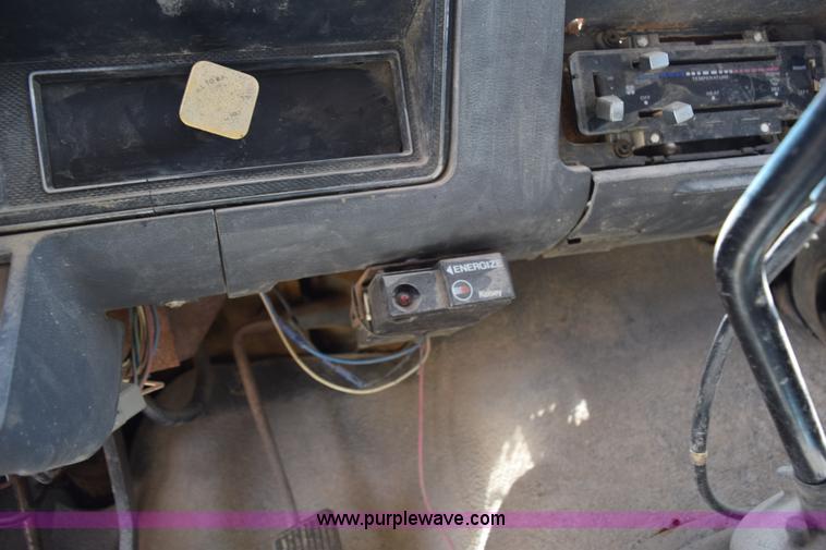 image for item K6075 1991 Ford F700 dump truck