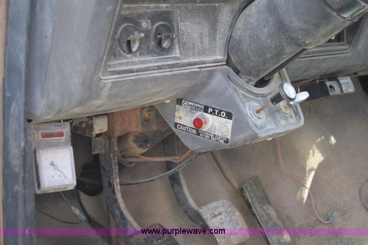 image for item K6075 1991 Ford F700 dump truck