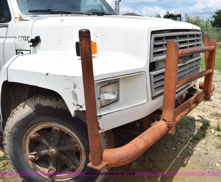 image for item K6075 1991 Ford F700 dump truck