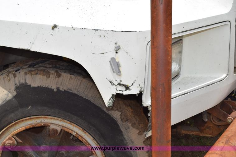 image for item K6075 1991 Ford F700 dump truck