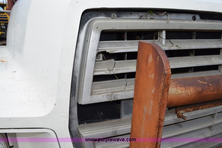image for item K6075 1991 Ford F700 dump truck