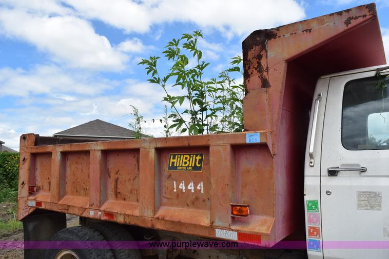 image for item K6075 1991 Ford F700 dump truck