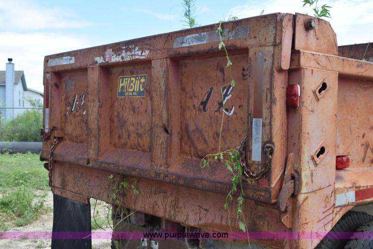 image for item K6075 1991 Ford F700 dump truck